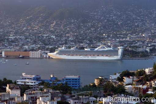 Cruise Ship Docks in Acapulco Cruise Ship Acapulco